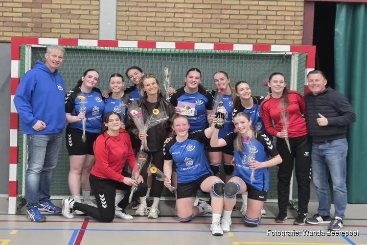 Dit jaar voor het eerst Dames 1 van CSV ... en meteen pakken zij de kampioenstitel!