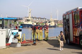 Binnenvaartschip dreigt te zinken na lek in motorruimte