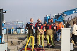Binnenvaartschip dreigt te zinken na lek in motorruimte