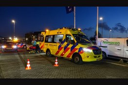 Scooterrijder naar ziekenhuis na ongeval met auto in Beverwijk