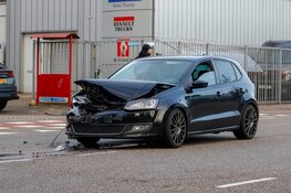 Gewonde en veel schade na botsing op kruising Beverwijk