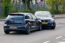 Gewonde en veel schade na botsing op kruising Beverwijk