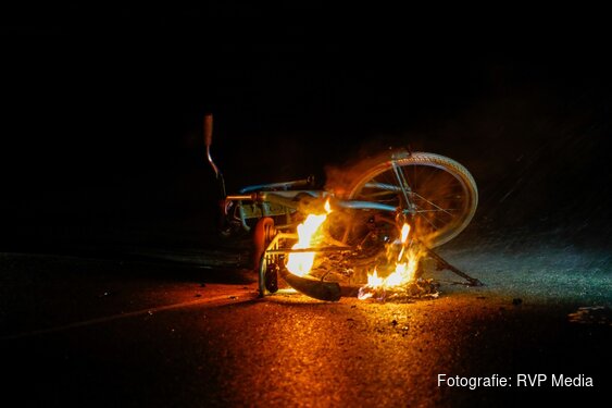 Kinderfiets uitgebrand op voetbalveldje Beverwijk