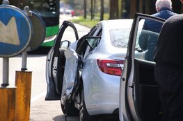 Deur uit auto na ongeval tussen twee auto’s in Heemstede
