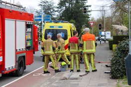 Auto rijdt tegen gevel van woning Bennebroek