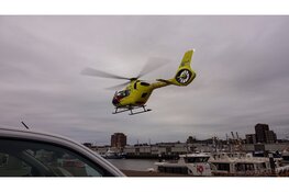 Slachtoffer gereanimeerd na grote zoekactie naar drenkeling in zeehaven van IJmuiden