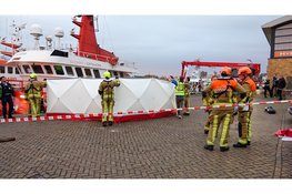 Slachtoffer gereanimeerd na grote zoekactie naar drenkeling in zeehaven van IJmuiden