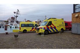 Slachtoffer gereanimeerd na grote zoekactie naar drenkeling in zeehaven van IJmuiden