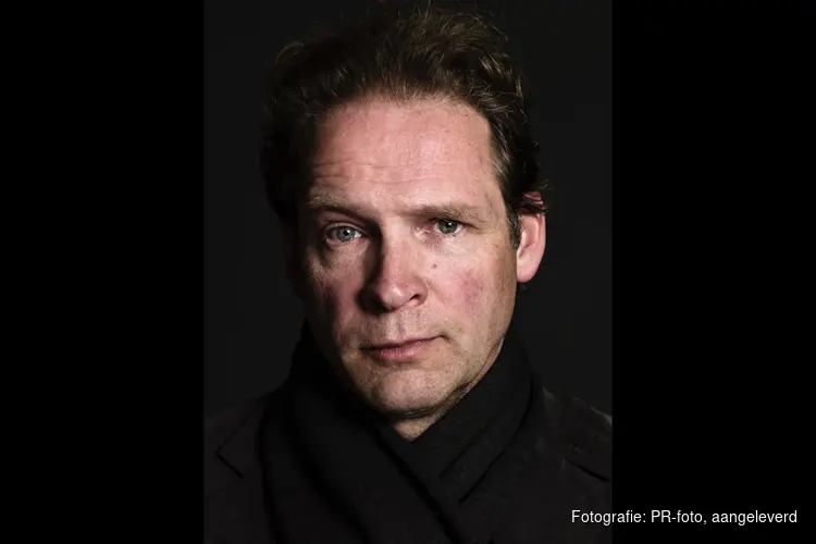 Erik van Muiswinkel vertelt over opgroeien in Schalkwijk