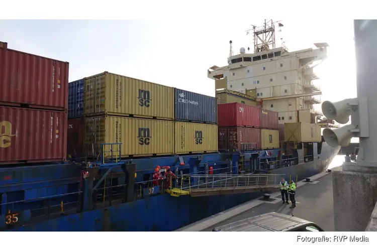 Vier verstekelingen van Liberiaans schip gehaald in haven van IJmuiden