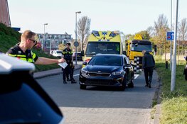 Schade na botsing bij wegversmalling in Heemskerk