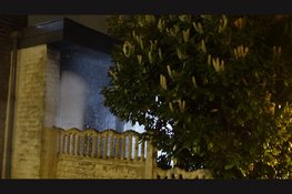 Afval vliegt in brand en slaat over naar aanbouw van woning in Beverwijk