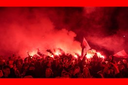 Duizenden supporters wachten spelersbus AZ op na bekerwinst