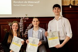 Leerlingen uit Nieuw-Vennep winnen KHMW Profielwerkstukprijs voor onderzoek naar lokale geschiedenis