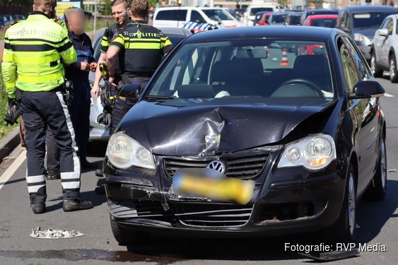Ambulance met patiënt betrokken bij botsing met twee auto’s