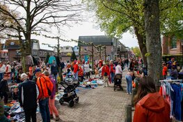 Gezellige drukte op vrijmarkt Uitgeest