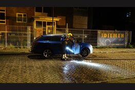 Geparkeerde auto vat vlam in Beverwijk