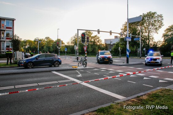 Fietser zwaar gewond na aanrijding met auto in Beverwijk