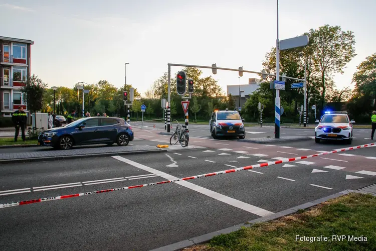 Fietser zwaar gewond na aanrijding met auto in Beverwijk