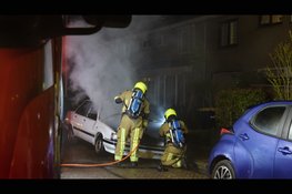 Geparkeerde auto door brand verwoest in Heemskerk