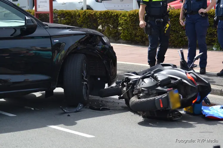 Motorrijder gewond na aanrijding met auto in Beverwijk