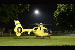 Fietser ernstig gewond na val van fiets in Uitgeest. Traumahelikopter landt bij hotel