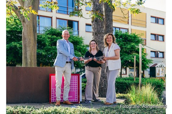 Overdracht Huis ter Hagen van Woningbedrijf Velsen naar Zorgbalans een feit