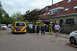 Vrouw ramt geparkeerde auto en woning in Heemskerk