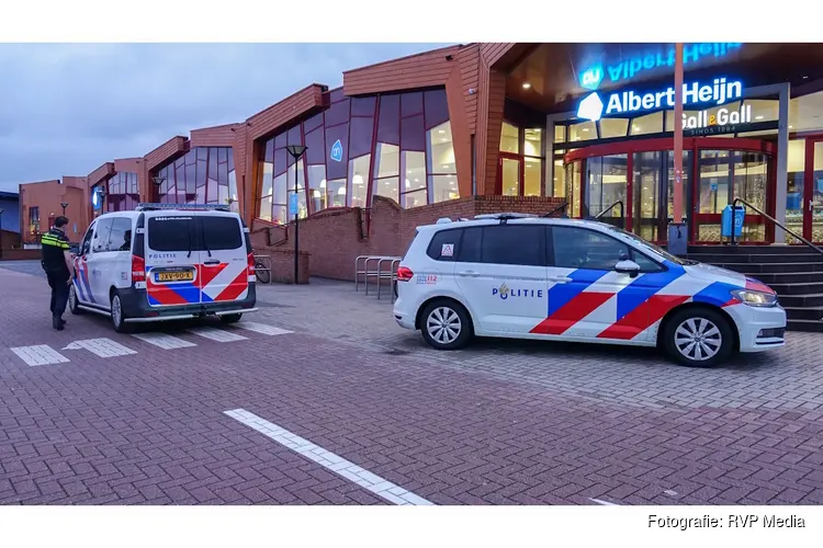 Winkelmedewerkers houden winkeldief aan in afwachting van politie