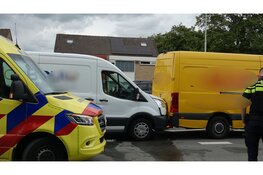 Bestelbussen botsen op elkaar in Heemskerk