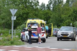 Auto beschadigd na aanrijding op kruising