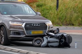Scooterrijder aangereden door auto op rotonde Beverwijk