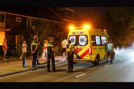 Fietser ernstig gewond na aanrijding met andere fietser, traumateam assisteert ambulancedienst