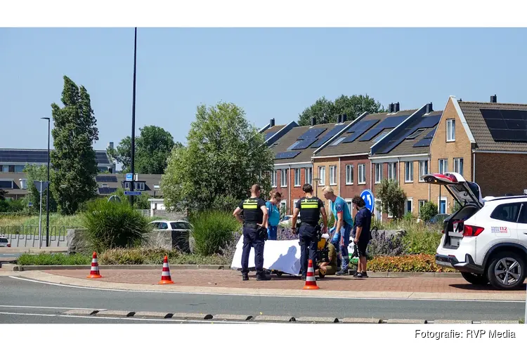 Lichtgewonde na aanrijding op rotonde in Beverwijk
