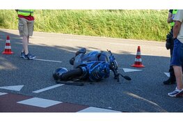 Scooterrijder gewond na aanrijding met auto in Beverwijk