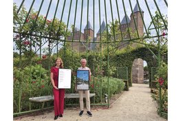 Dorpsfotograaf en dorpsdichter laten zon en schaduw samenkomen in Kasteeltuin Assumburg