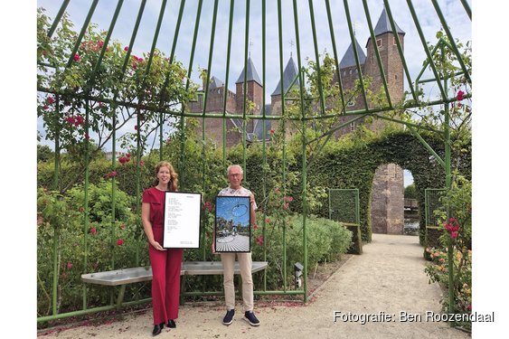 Dorpsfotograaf en dorpsdichter laten zon en schaduw samenkomen in Kasteeltuin Assumburg