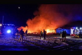 Meerdere strandhuisjes in brand op strand Velsen-Noord