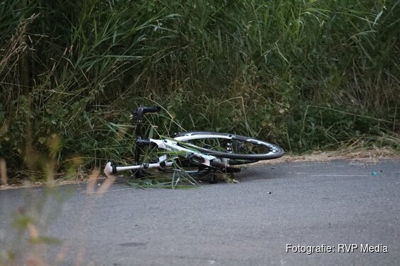 Wielrenner gewond en fiets in tweeën na aanrijding met scooter