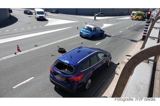 Schade en gewonde na ongeval in tunnelbak Beverwijk