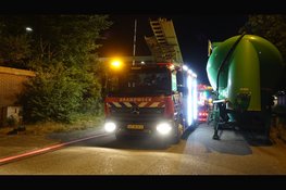 Camper vliegt in brand op parkeerterrein van bedrijf