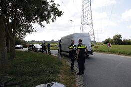Fietser gewond na aanrijding met bestelbus, bestuurder aangehouden