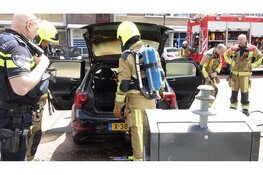 Kofferbak van auto vliegt in brand in Beverwijk