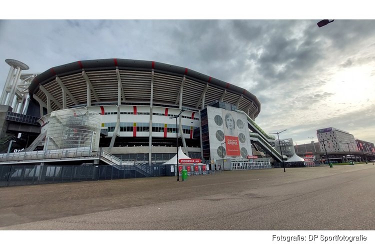 Ajax overtuigend naar derde voorronde Conference League dankzij hattrick Gloukh