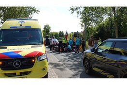 Man op scootmobiel gewond na aanrijding met auto in Akersloot