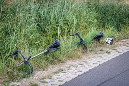 Wielrenner gewond na val in water Uitgeest
