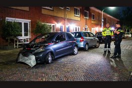 Auto door brand verwoest aan Diederikstraat in Haarlem