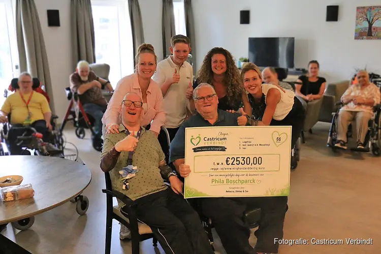 Feestelijk cheque-overhandiging Phila Boschpark