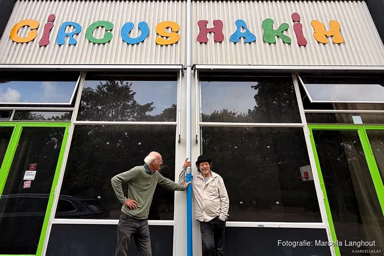 Firma Ziel G Zaligheid (met Rob Chrispijn) tijdens het Haarlem Vinyl Festival in Circus Hakim te Haarlem, met medewerking van Hakim Traïdia