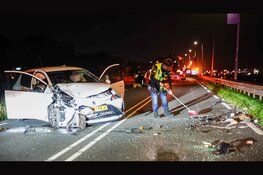 Forse schade na botsing met stilstaande auto op Kanaaldijk